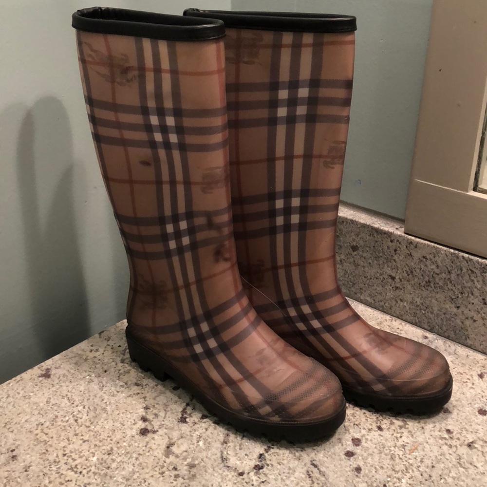 Burberry Rain boots!